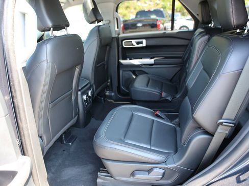 Used 2022 Ford Explorer XLT AWD/4WD image 22