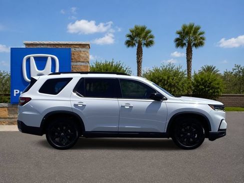 Certified 2025 Honda Pilot Black Edition image 6