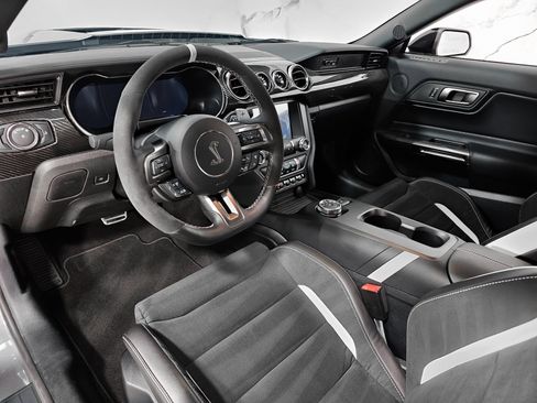 Used 2022 Ford Mustang Shelby GT500 w/ Carbon Fiber Track Pack image 9