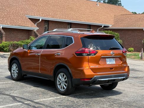 Used 2017 Nissan Rogue SV w/ SV Premium Package AWD/4WD image 6