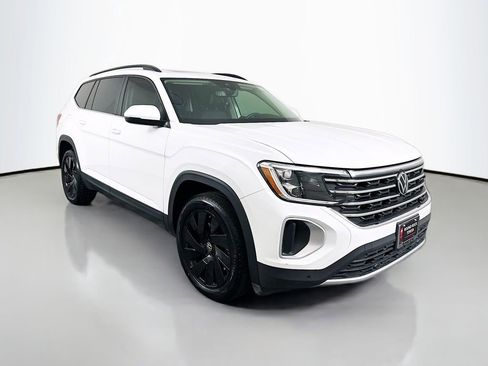 Used 2024 Volkswagen Atlas SE image 3