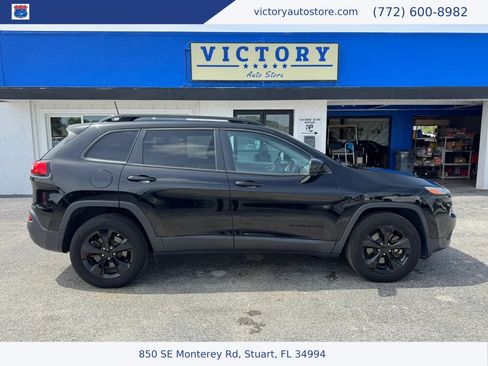 Used 2018 Jeep Cherokee Latitude w/ Altitude Package AWD/4WD image 13