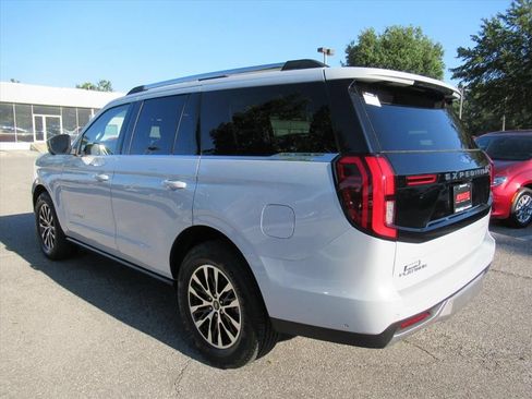 Used 2025 Ford Expedition Platinum AWD/4WD image 4