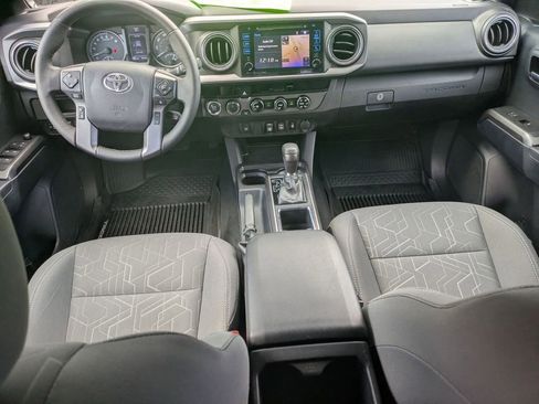 Used 2018 Toyota Tacoma TRD Sport AWD/4WD image 21