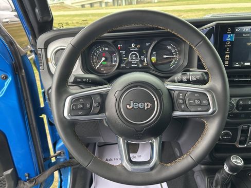 Used 2024 Jeep Wrangler Unlimited Sahara image 16