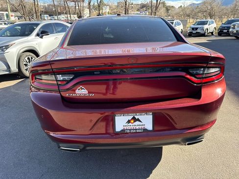 Used 2018 Dodge Charger SXT image 6