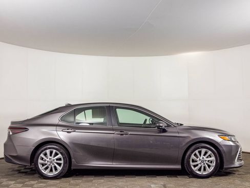 Used 2023 Toyota Camry LE FWD image 11