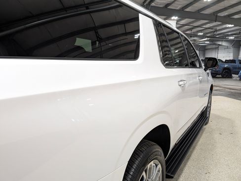 Used 2023 GMC Yukon XL Denali Ultimate image 3