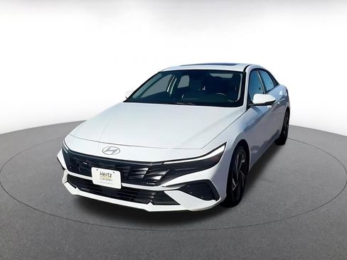 Used 2025 Hyundai Elantra Limited image 7
