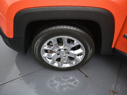 Used 2015 Jeep Renegade Latitude w/ Popular Equipment Group FWD image 31