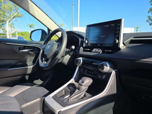 Used 2022 Toyota RAV4 XLE Premium image 10