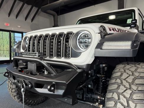 Used 2025 Jeep Wrangler Unlimited Rubicon image 5