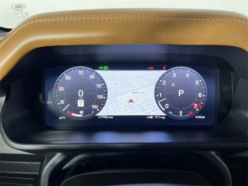 Used 2024 Land Rover Defender 110 SE image 11