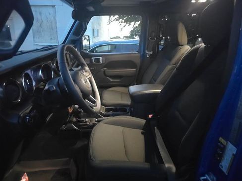 Used 2022 Jeep Gladiator Sport AWD/4WD image 3