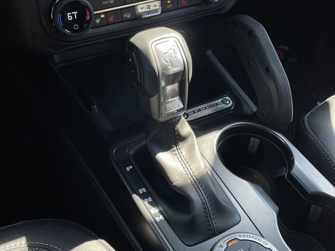 Used 2025 Ford Bronco Badlands image 19