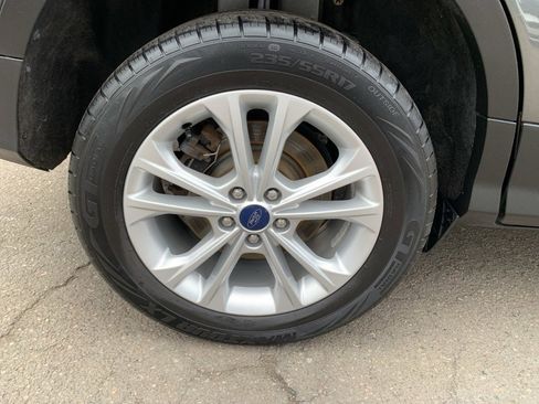 Used 2017 Ford Escape SE w/ Equipment Group 201A AWD/4WD image 24