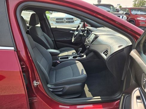 Used 2018 Chevrolet Cruze LT w/ Convenience Package image 29