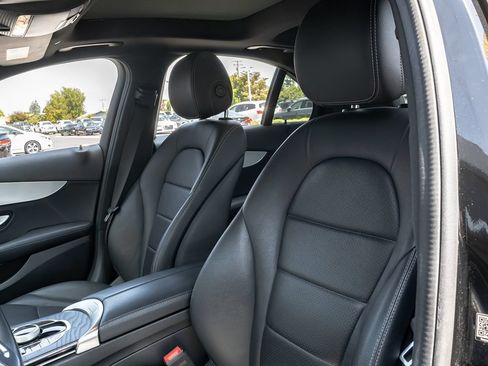 Used 2021 Mercedes-Benz C 300 Sedan image 8