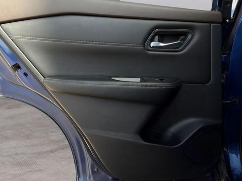 Used 2023 Nissan Rogue SL FWD image 18