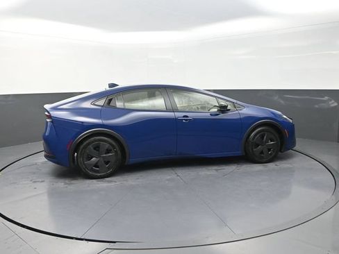 Used 2025 Toyota Prius LE FWD image 9