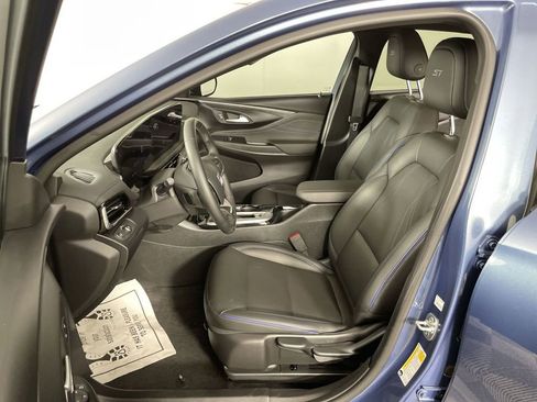 Used 2025 Buick Envista Sport Touring w/ Convenience II Package image 18