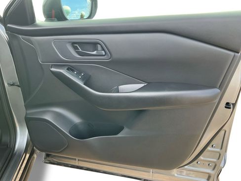 Used 2024 Nissan Rogue S image 16