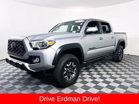 Certified 2021 Toyota Tacoma TRD Off-Road AWD/4WD image 3