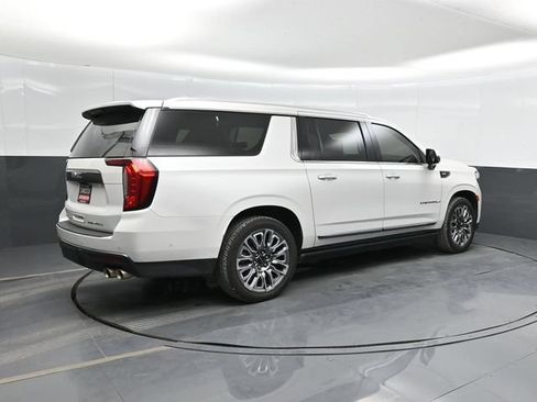 Used 2024 GMC Yukon XL Denali Ultimate AWD/4WD image 3