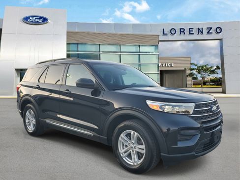 Certified 2023 Ford Explorer XLT image 3