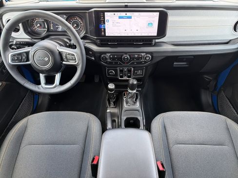 Used 2025 Jeep Wrangler Unlimited Sahara AWD/4WD image 3