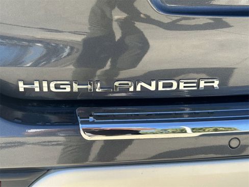 Certified 2022 Toyota Highlander Platinum image 10