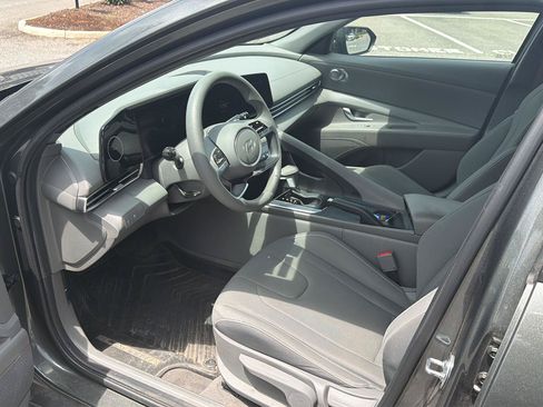 Used 2024 Hyundai Elantra SEL FWD image 9