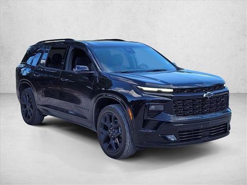 Used 2024 Chevrolet Traverse RS image 3