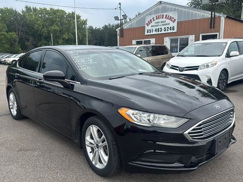 Used 2018 Ford Fusion SE w/ Fusion SE Technology Package FWD image 3