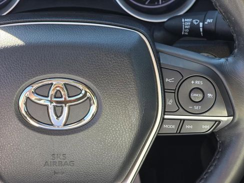 Used 2022 Toyota Camry XLE image 16