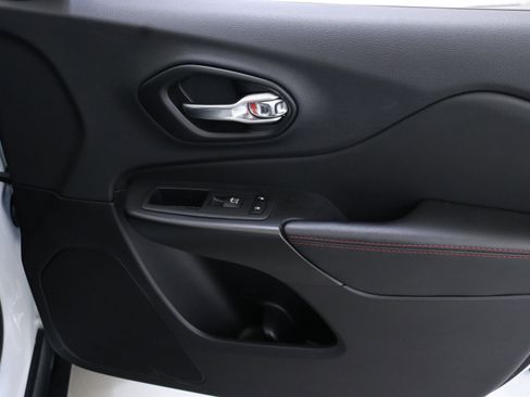 Used 2022 Jeep Cherokee Trailhawk image 29