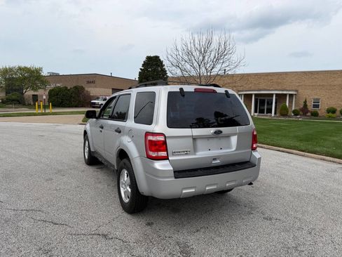 Used 2010 Ford Escape XLT AWD/4WD image 3
