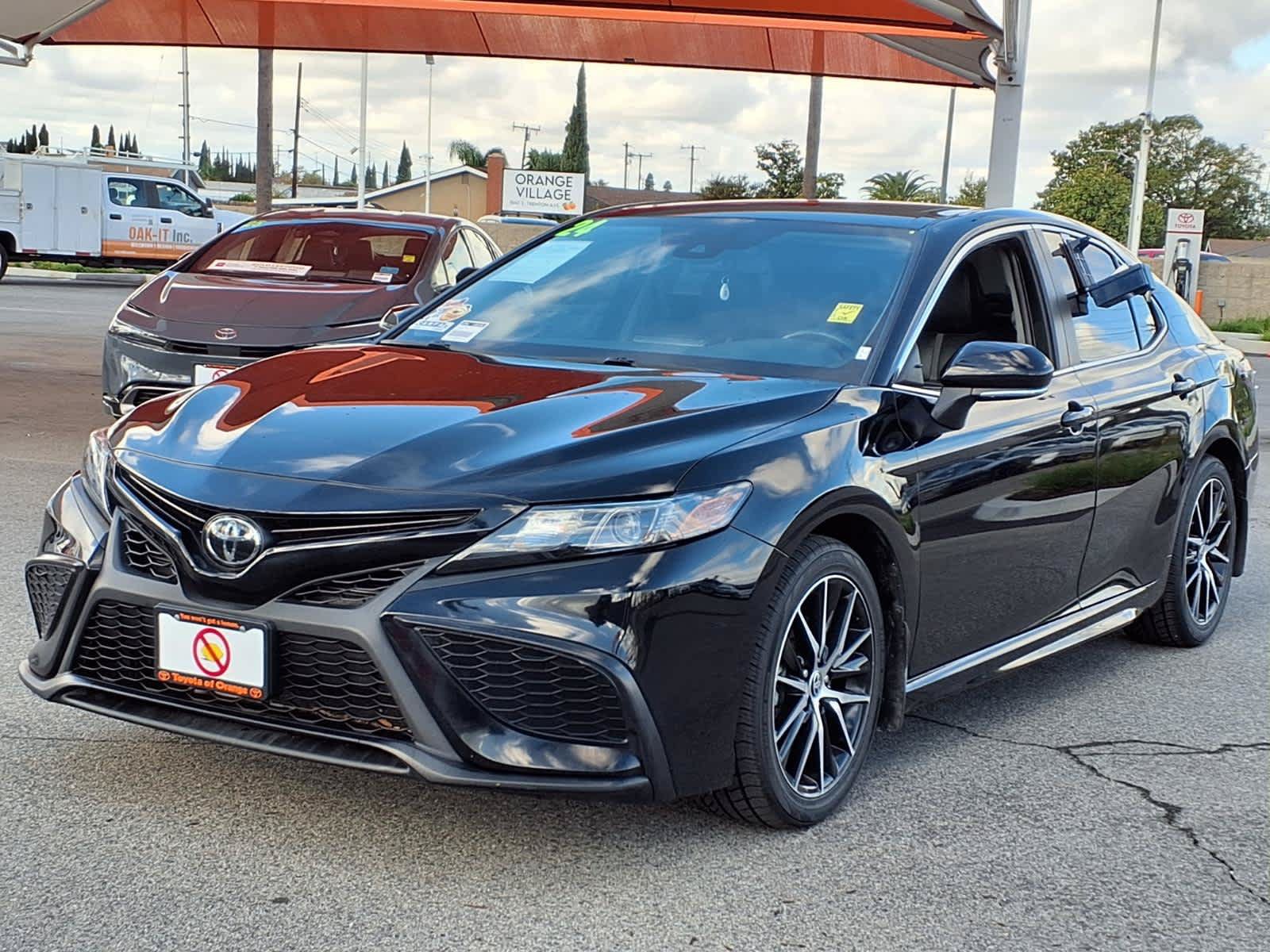 Used 2024 Toyota Camry SE FWD image 3