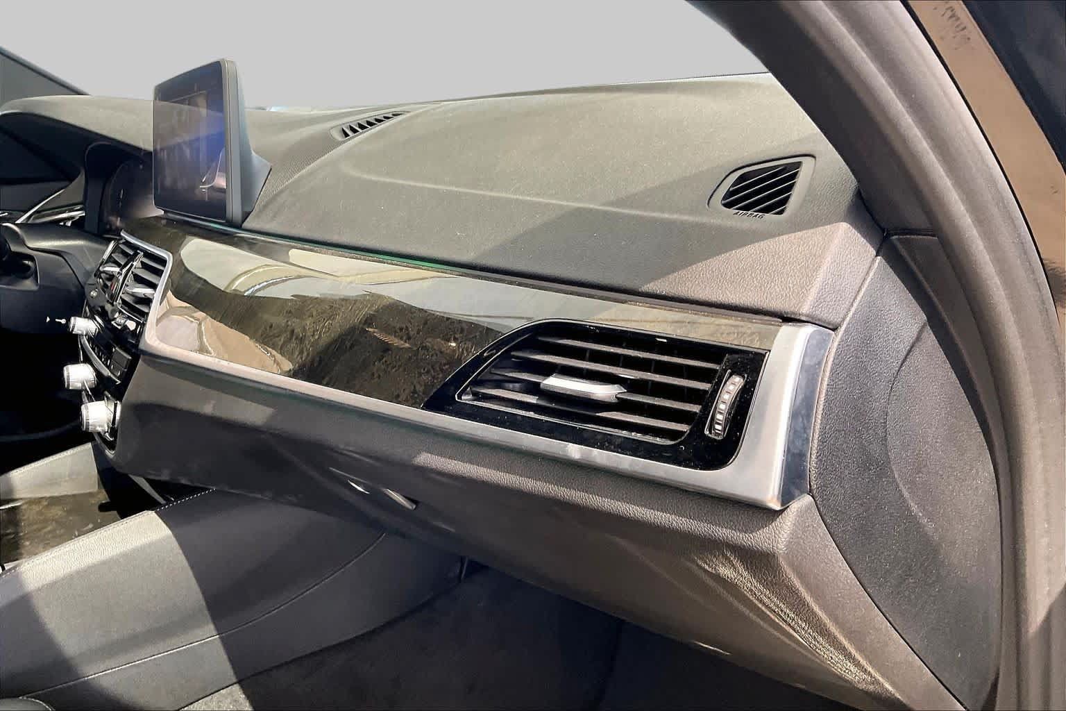 Used 2021 BMW 530i w/ M Sport Package RWD image 19