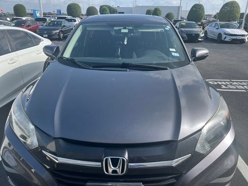 Used 2017 Honda HR-V EX image 2