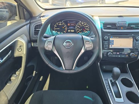 Used 2015 Nissan Altima 2.5 SV w/ Convenience Package FWD image 10