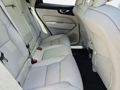Used 2023 Volvo XC60 B5 Plus FWD image 23