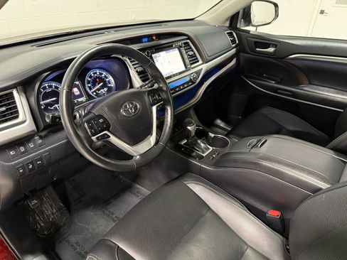 Used 2017 Toyota Highlander Limited Platinum image 12