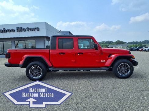 Used 2022 Jeep Gladiator Overland w/ Cold Weather Group image 2