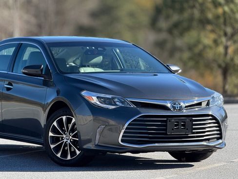Used 2017 Toyota Avalon XLE w/ Carpet Mat Package image 44