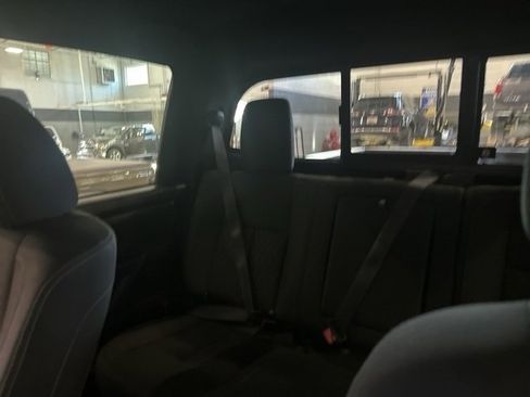 Used 2018 Nissan Titan SV w/ SV Convenience Package image 6