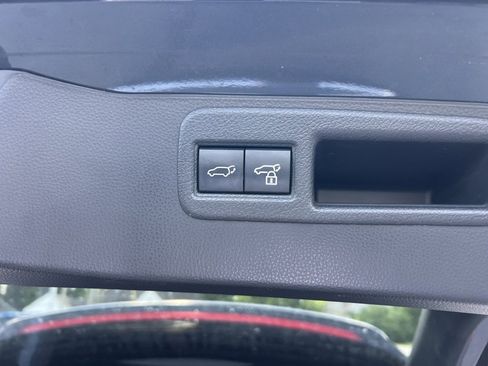 Used 2021 Toyota Venza Limited w/ Advanced Technology Package image 29