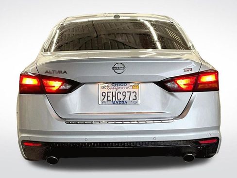 Used 2023 Nissan Altima 2.5 SR w/ SR Premium Package image 3
