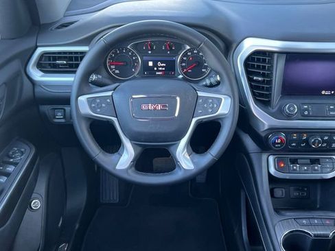 Used 2023 GMC Acadia SLT image 17