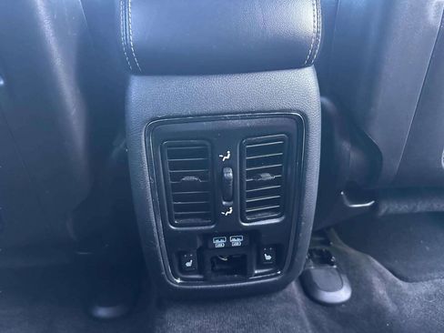 Used 2015 Jeep Grand Cherokee Limited w/ Luxury Group II AWD/4WD image 17